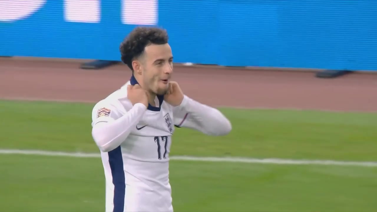 完美首秀！琼斯禁区内灵性脚后跟破门！英格兰3-0希腊锁定胜局！