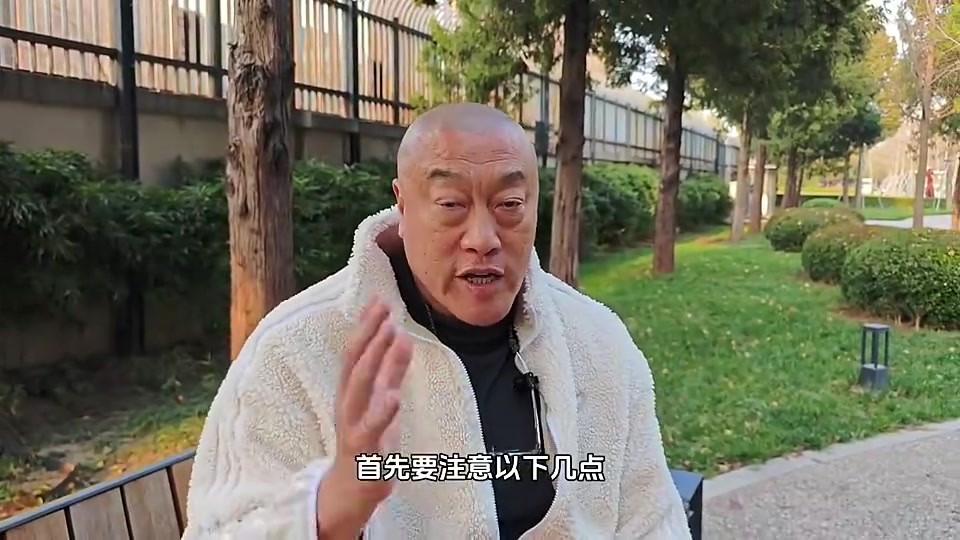 湖人怎么赢掘金？马健：联防和夹击约基奇，罚球一定要改善